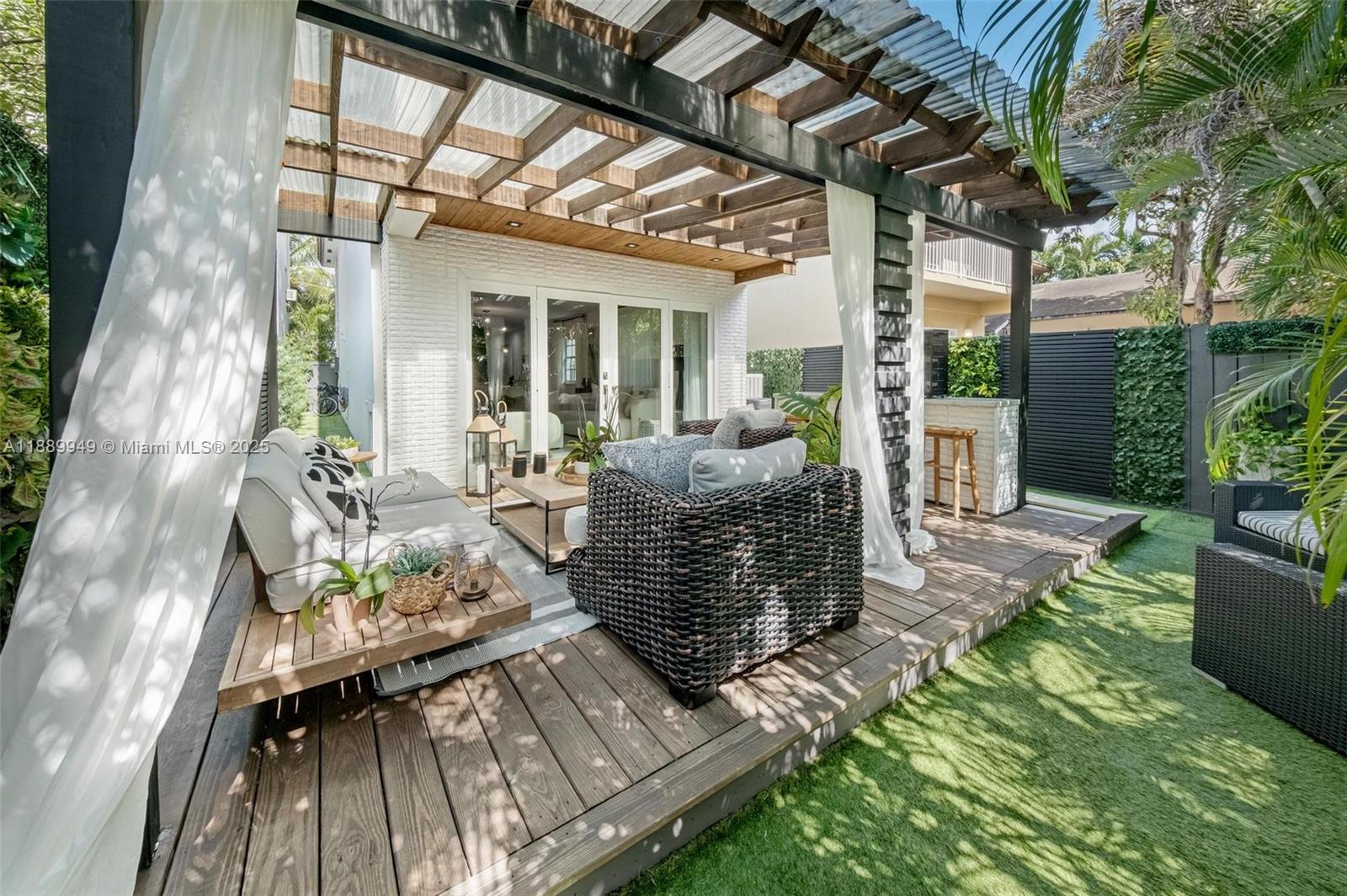 2752 SW 11th St Miami, FL 33135