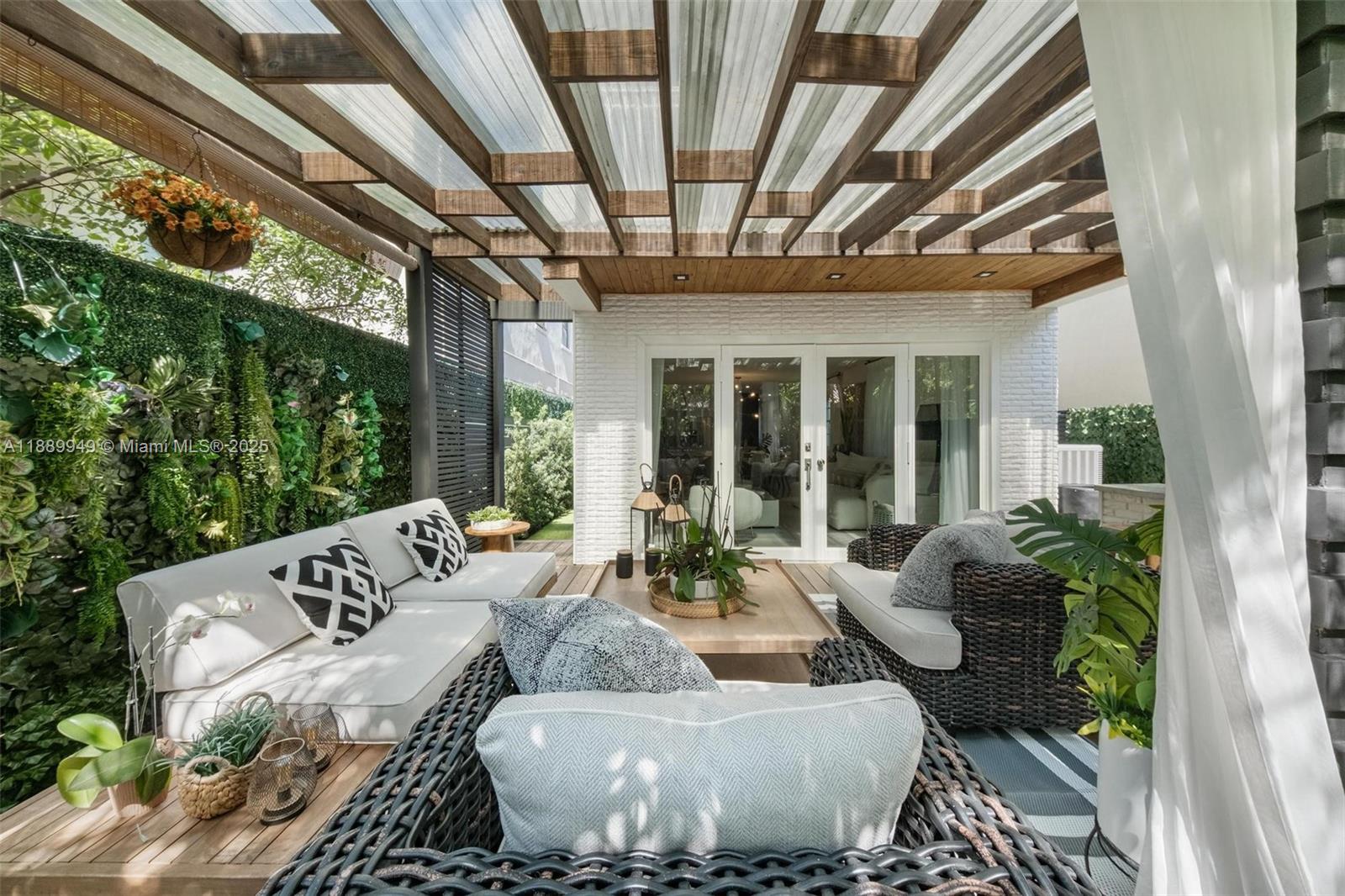 2752 SW 11th St Miami, FL 33135