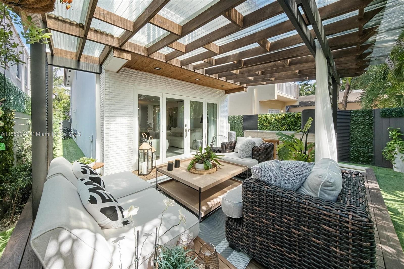 2752 SW 11th St Miami, FL 33135