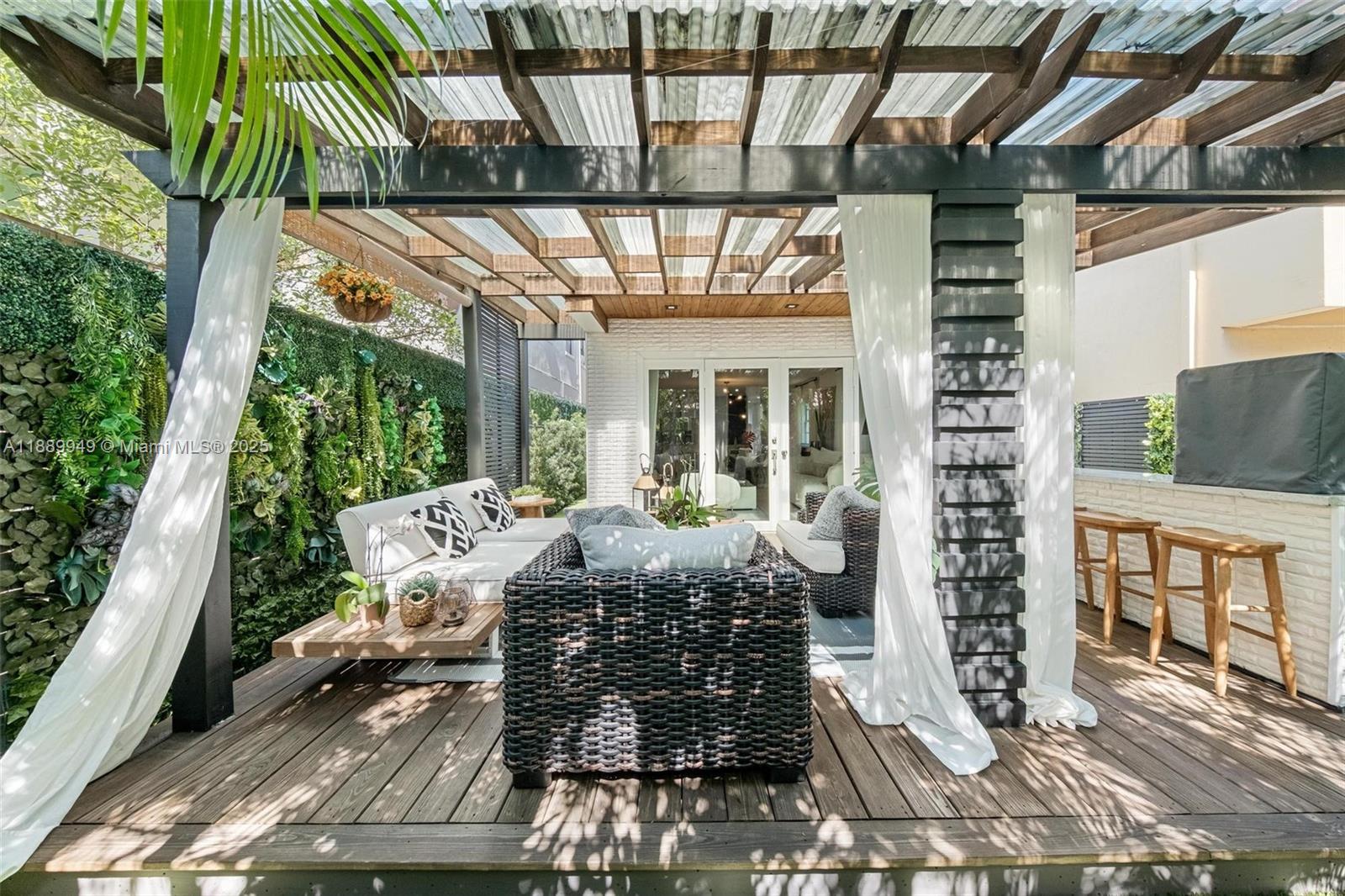 2752 SW 11th St Miami, FL 33135