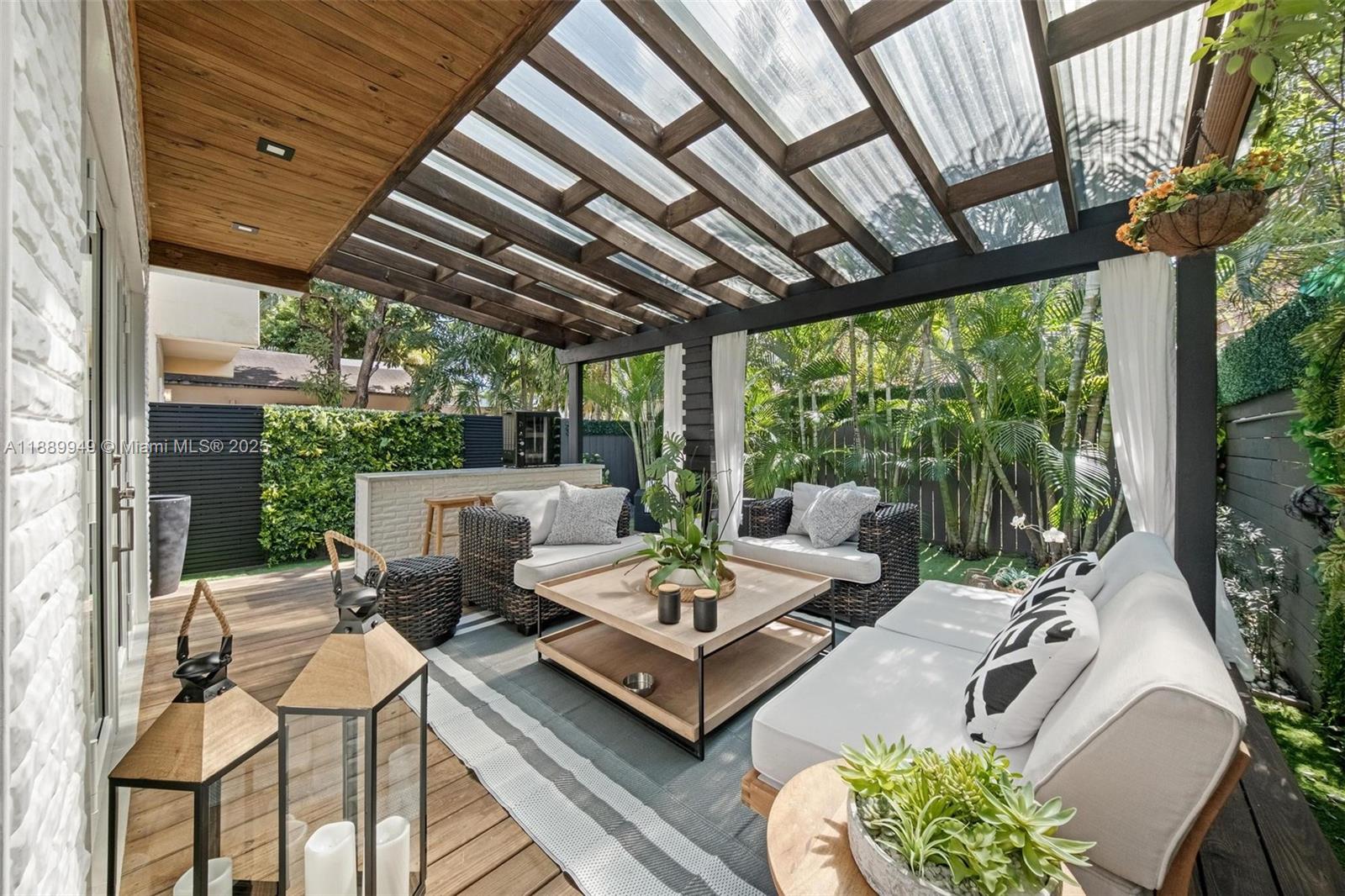 2752 SW 11th St Miami, FL 33135