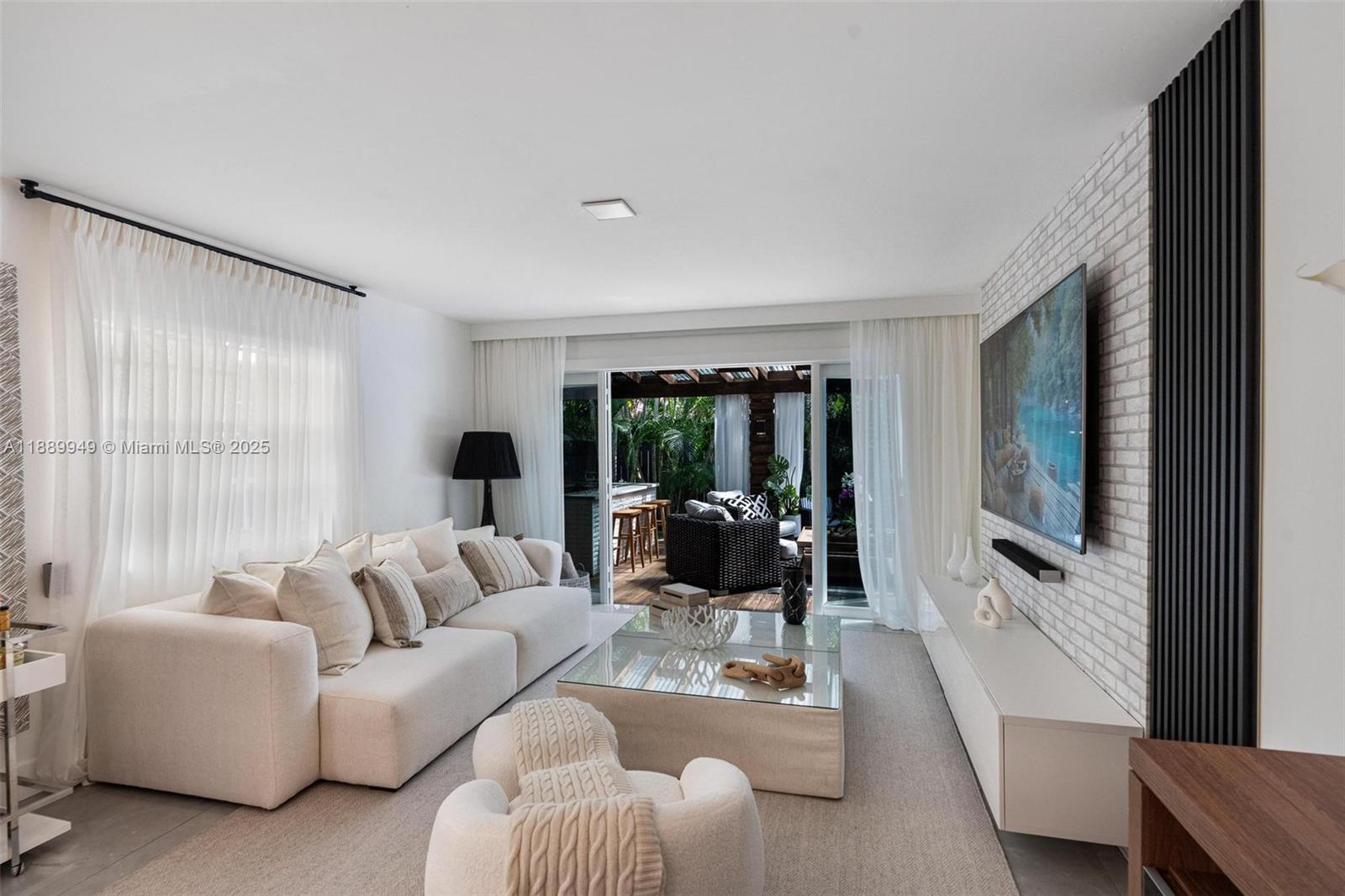 2752 SW 11th St Miami, FL 33135