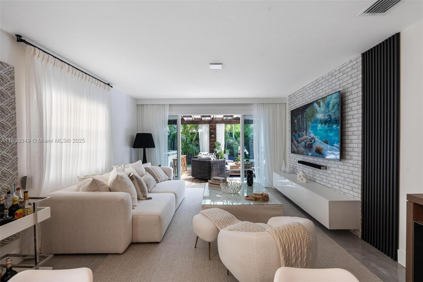 2752 SW 11th St Miami, FL 33135