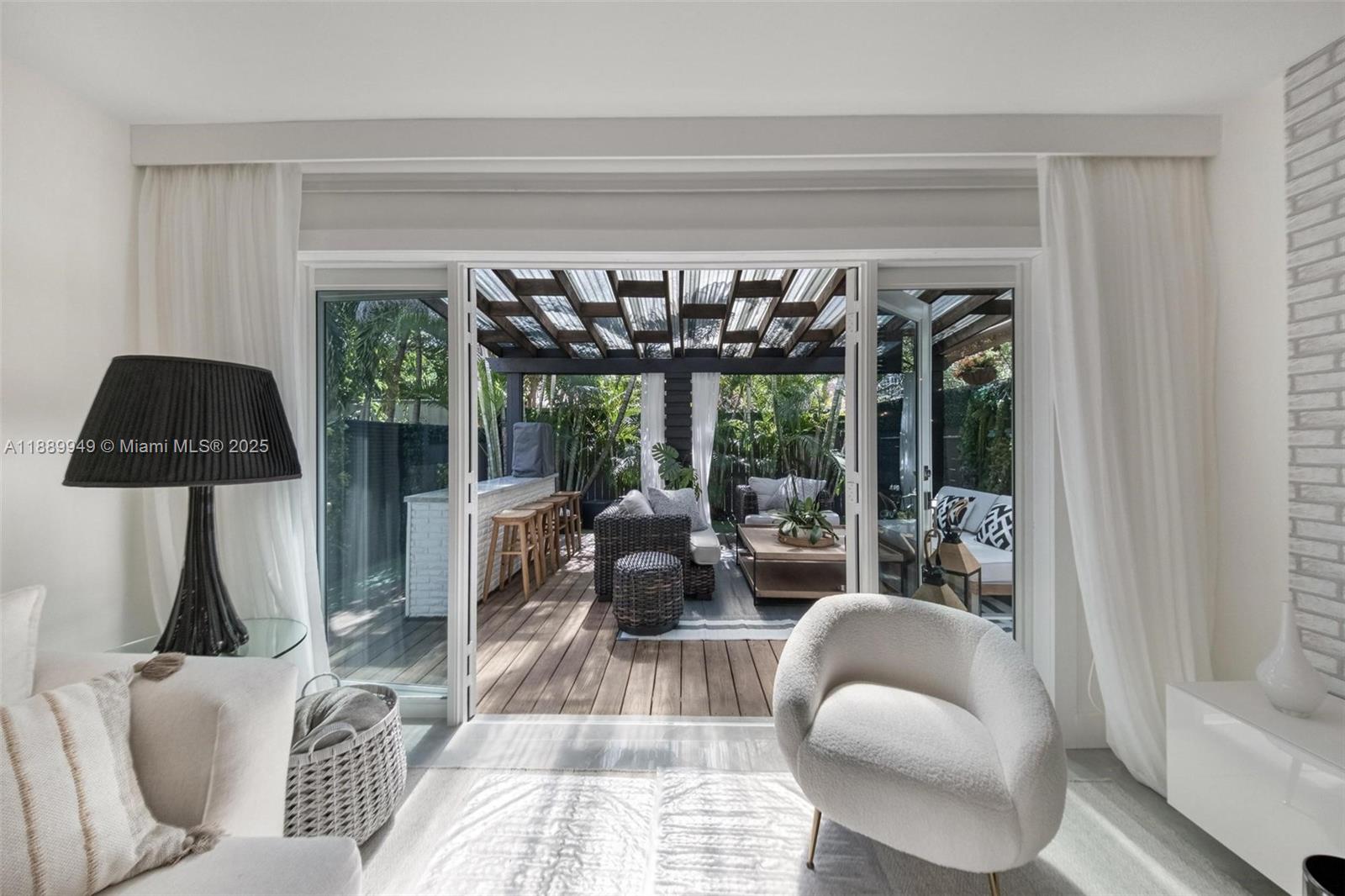 2752 SW 11th St Miami, FL 33135