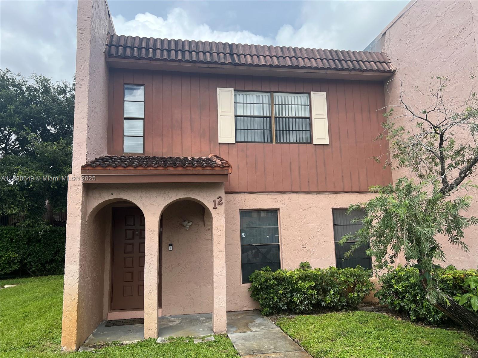 12 Madrid Ln #1-18