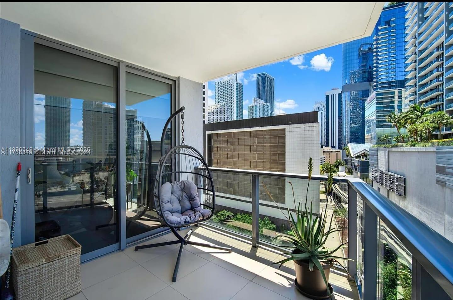 31 SE 6th St #1201