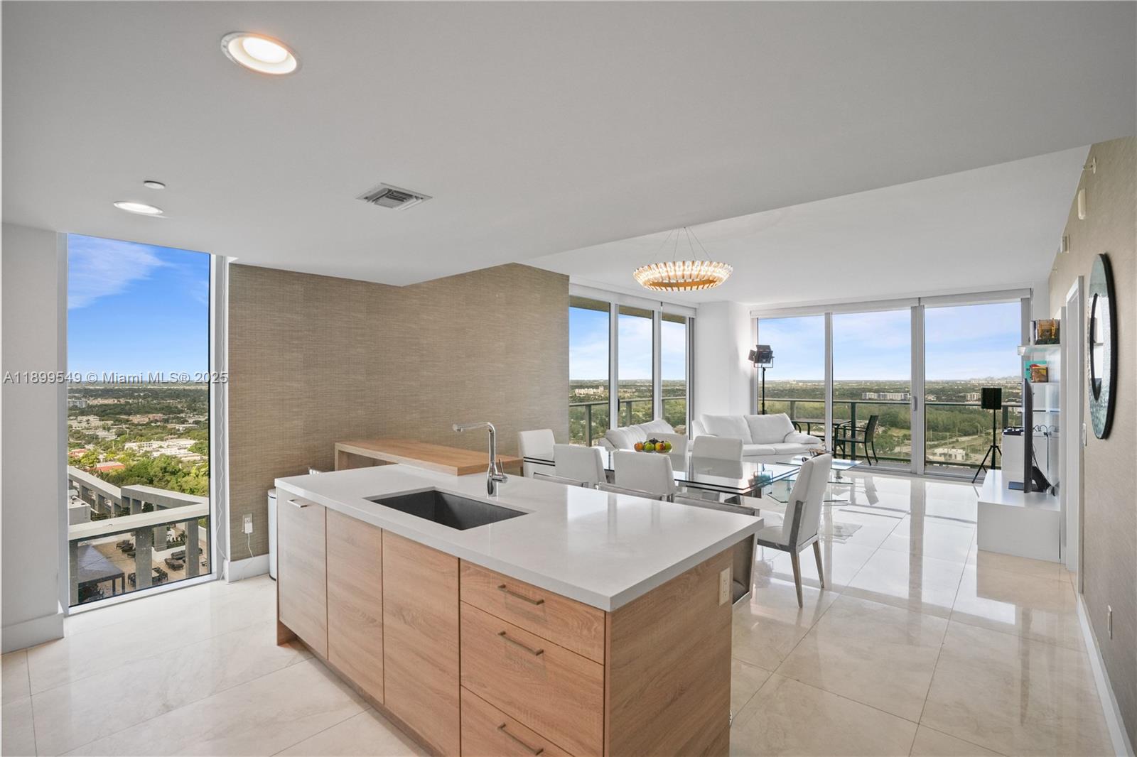 16385 Biscayne Blvd #2901 +2 Parking