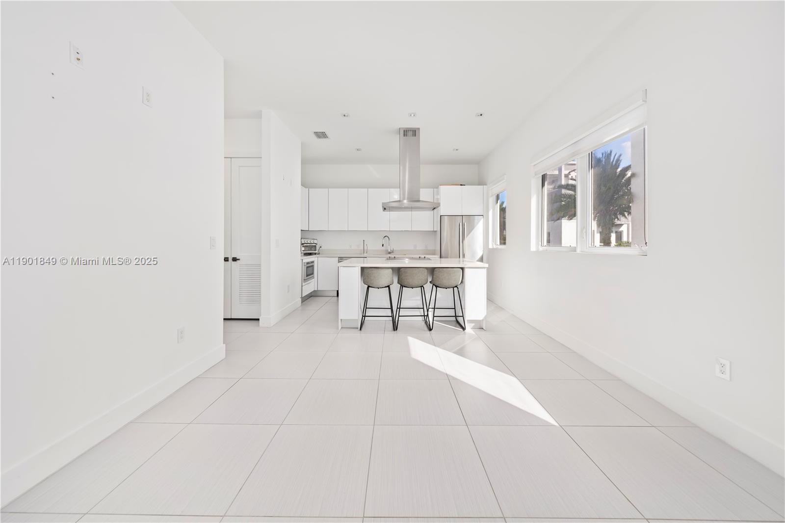 9153 NW 33rd St Doral, FL 33172