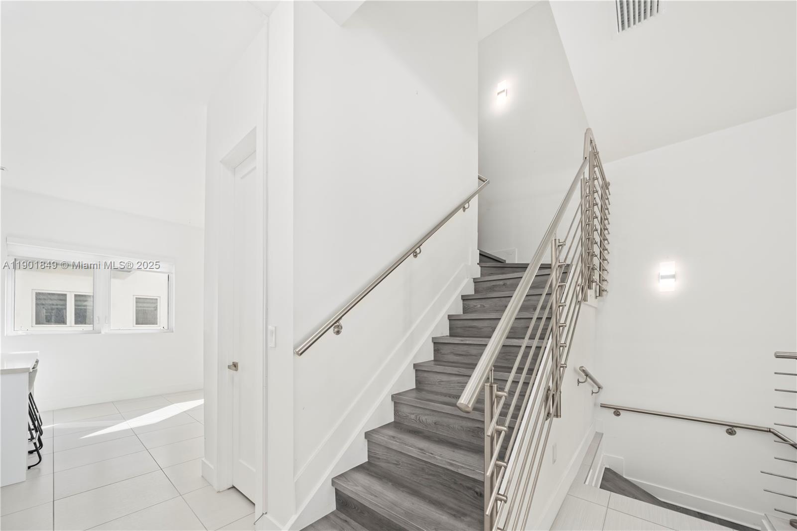 9153 NW 33rd St Doral, FL 33172