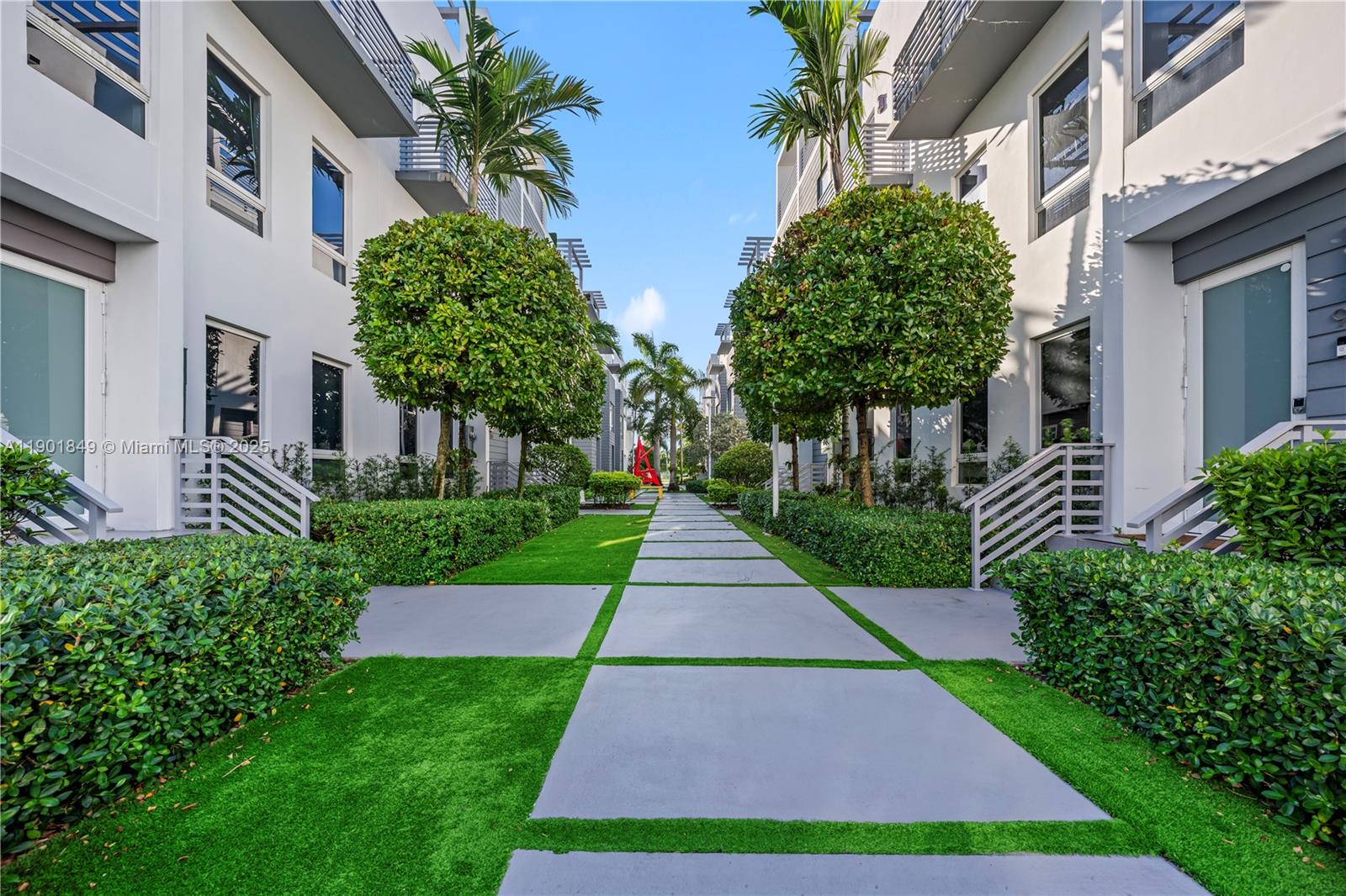 9153 NW 33rd St Doral, FL 33172