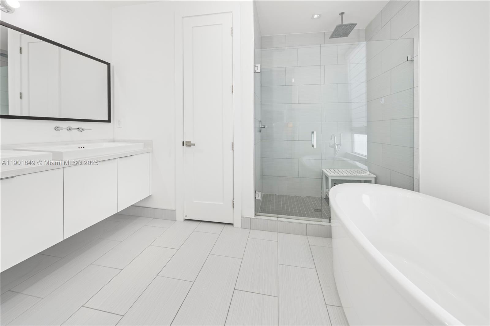 9153 NW 33rd St Doral, FL 33172