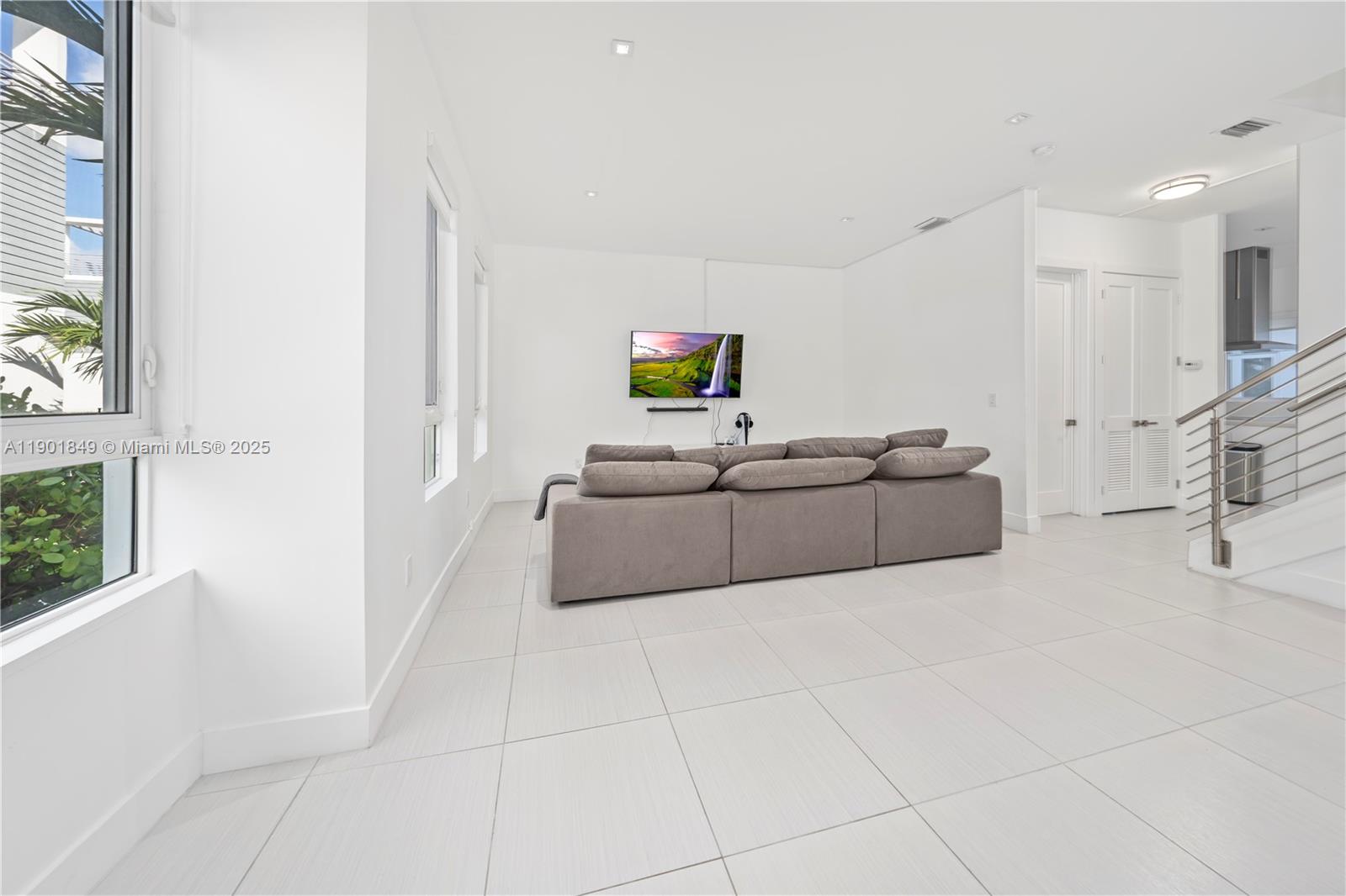 9153 NW 33rd St Doral, FL 33172