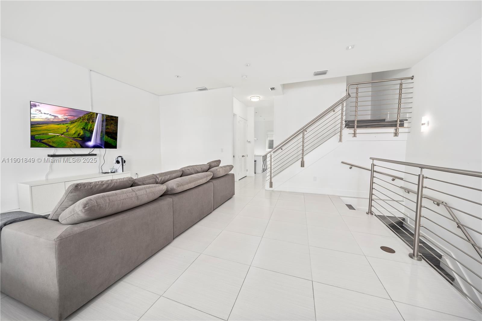 9153 NW 33rd St Doral, FL 33172