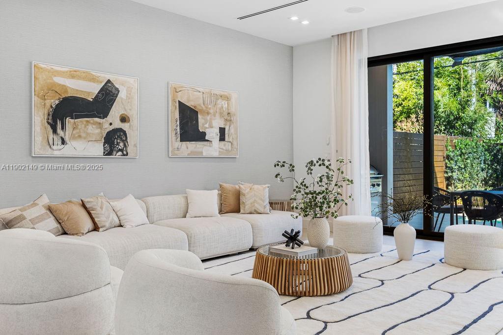 1220 NE 13th Ave Fort Lauderdale, FL 33304