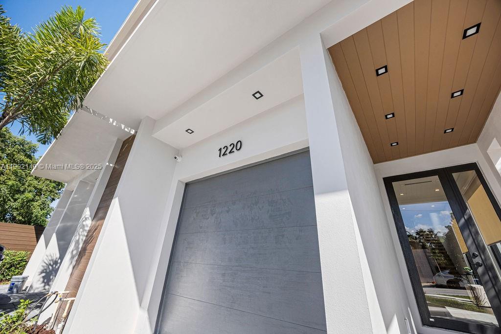 1220 NE 13th Ave Fort Lauderdale, FL 33304