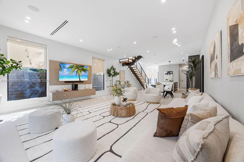 1220 NE 13th Ave Fort Lauderdale, FL 33304