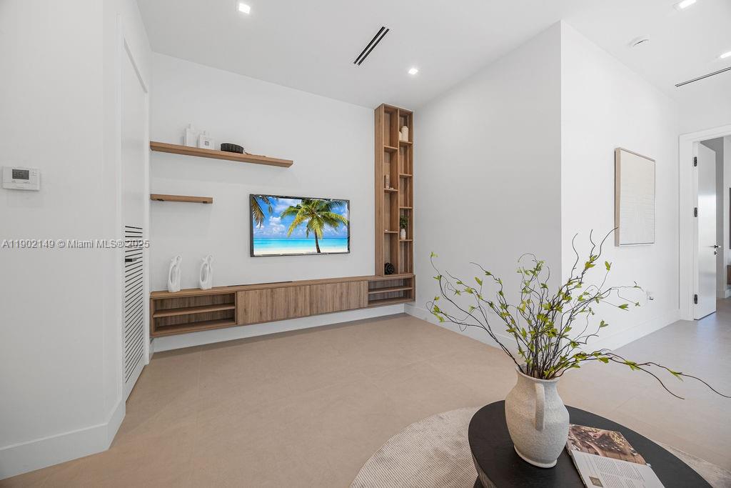 1220 NE 13th Ave Fort Lauderdale, FL 33304