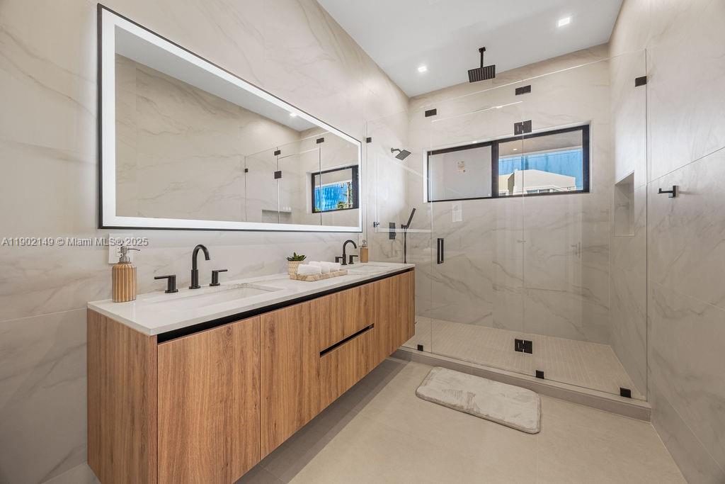 1220 NE 13th Ave Fort Lauderdale, FL 33304