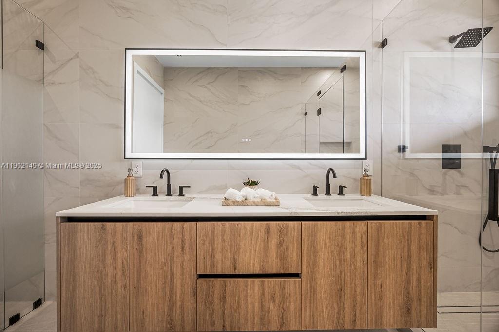 1220 NE 13th Ave Fort Lauderdale, FL 33304