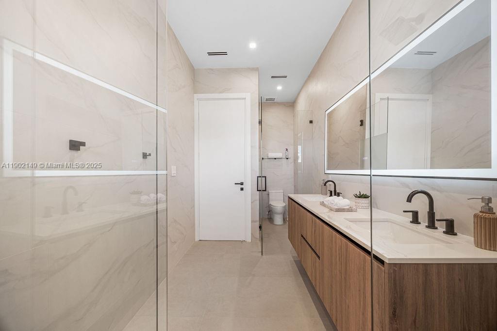 1220 NE 13th Ave Fort Lauderdale, FL 33304