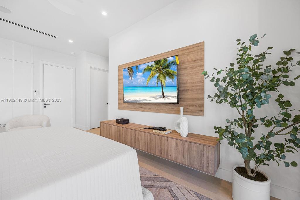 1220 NE 13th Ave Fort Lauderdale, FL 33304