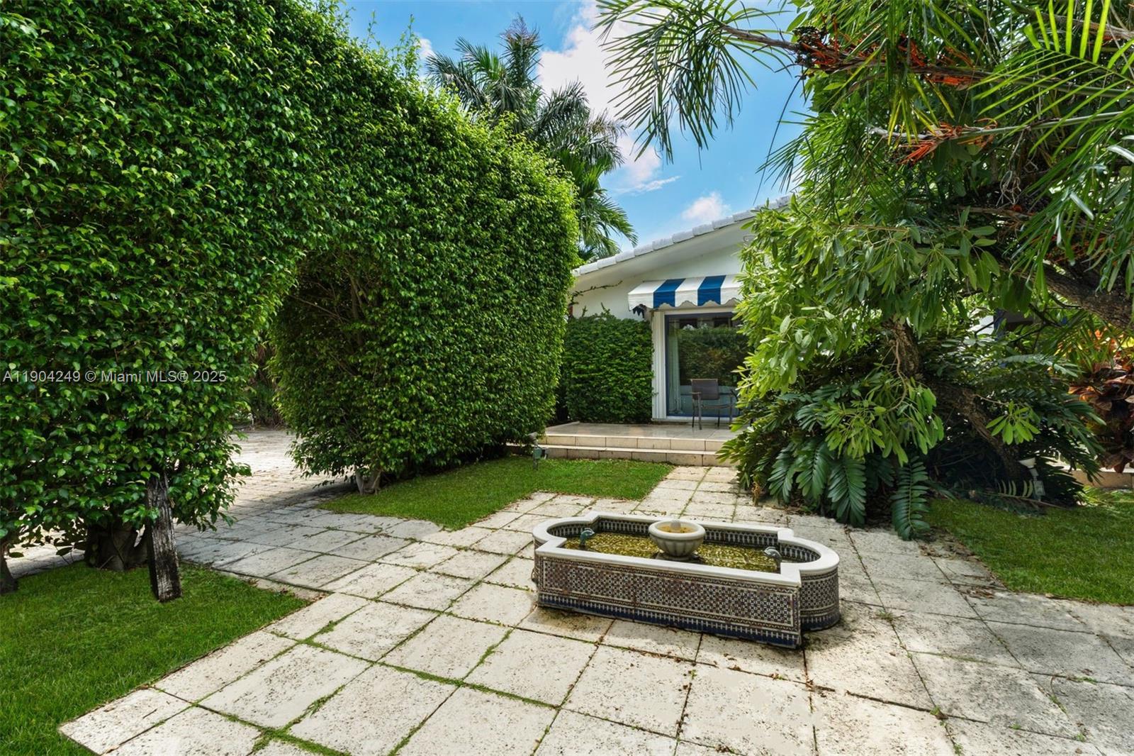 7975 Biscayne Pt Cir Miami Beach, FL 33141