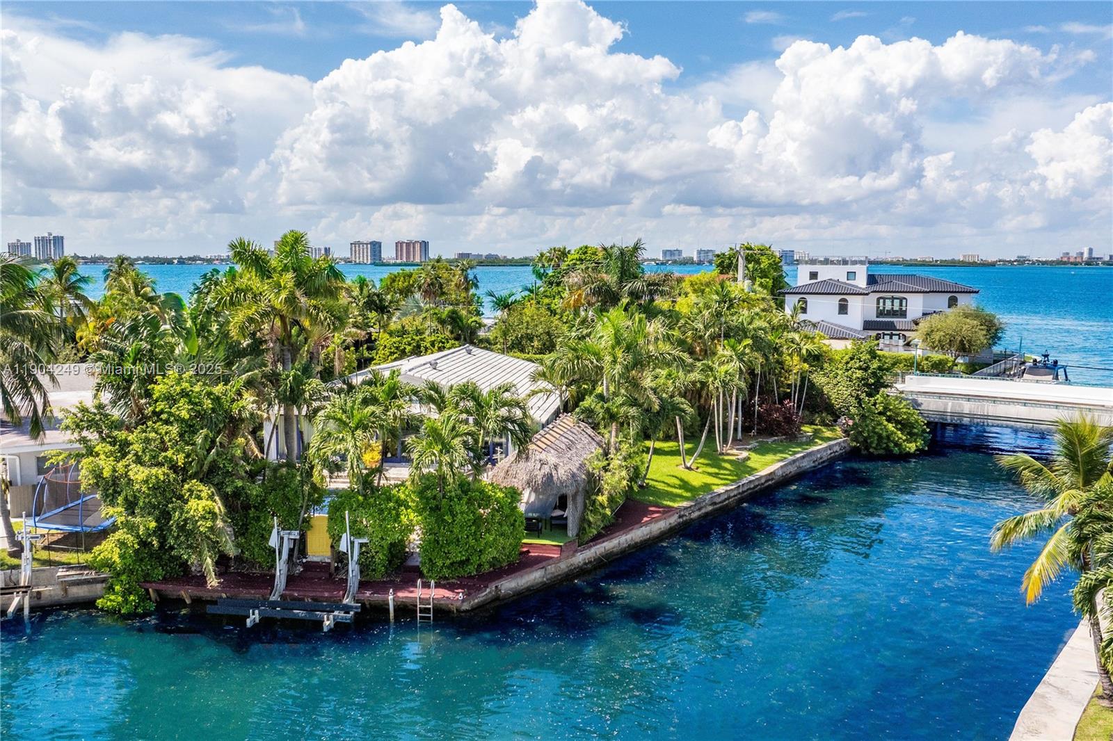 7975 Biscayne Pt Cir Miami Beach, FL 33141