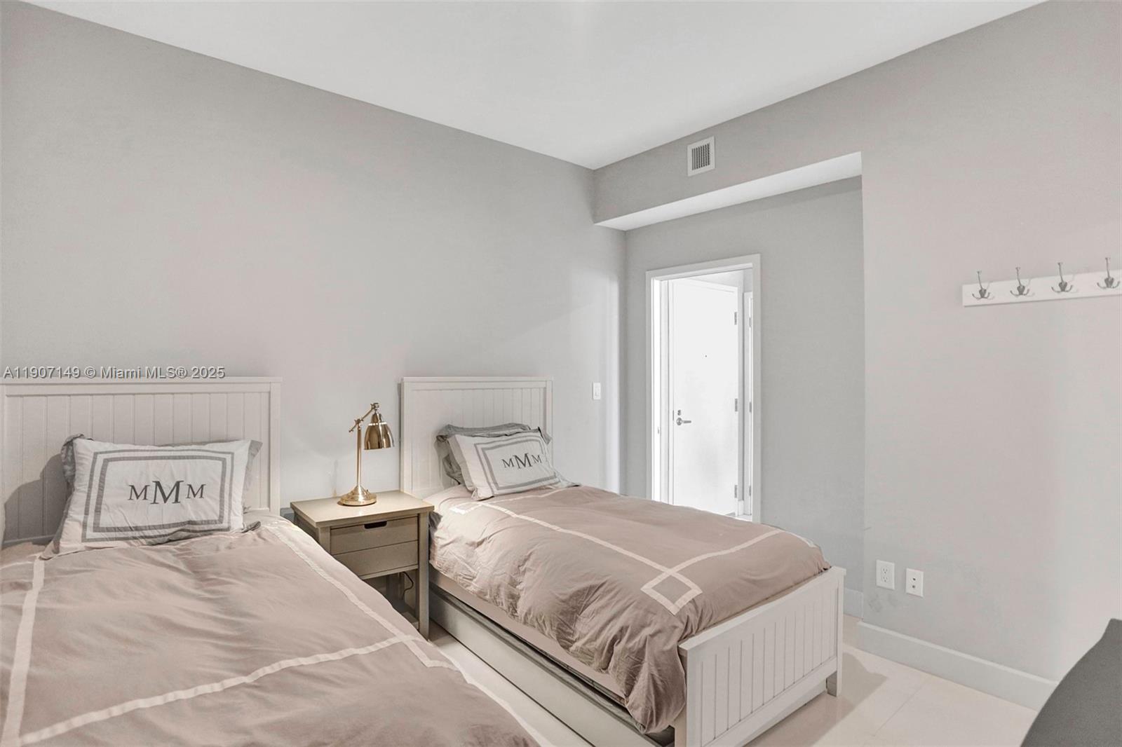 image 400 Sunny Isles16