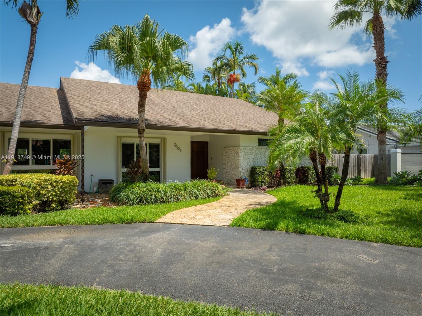 7605 SW 178th Ter Palmetto Bay, FL 33157