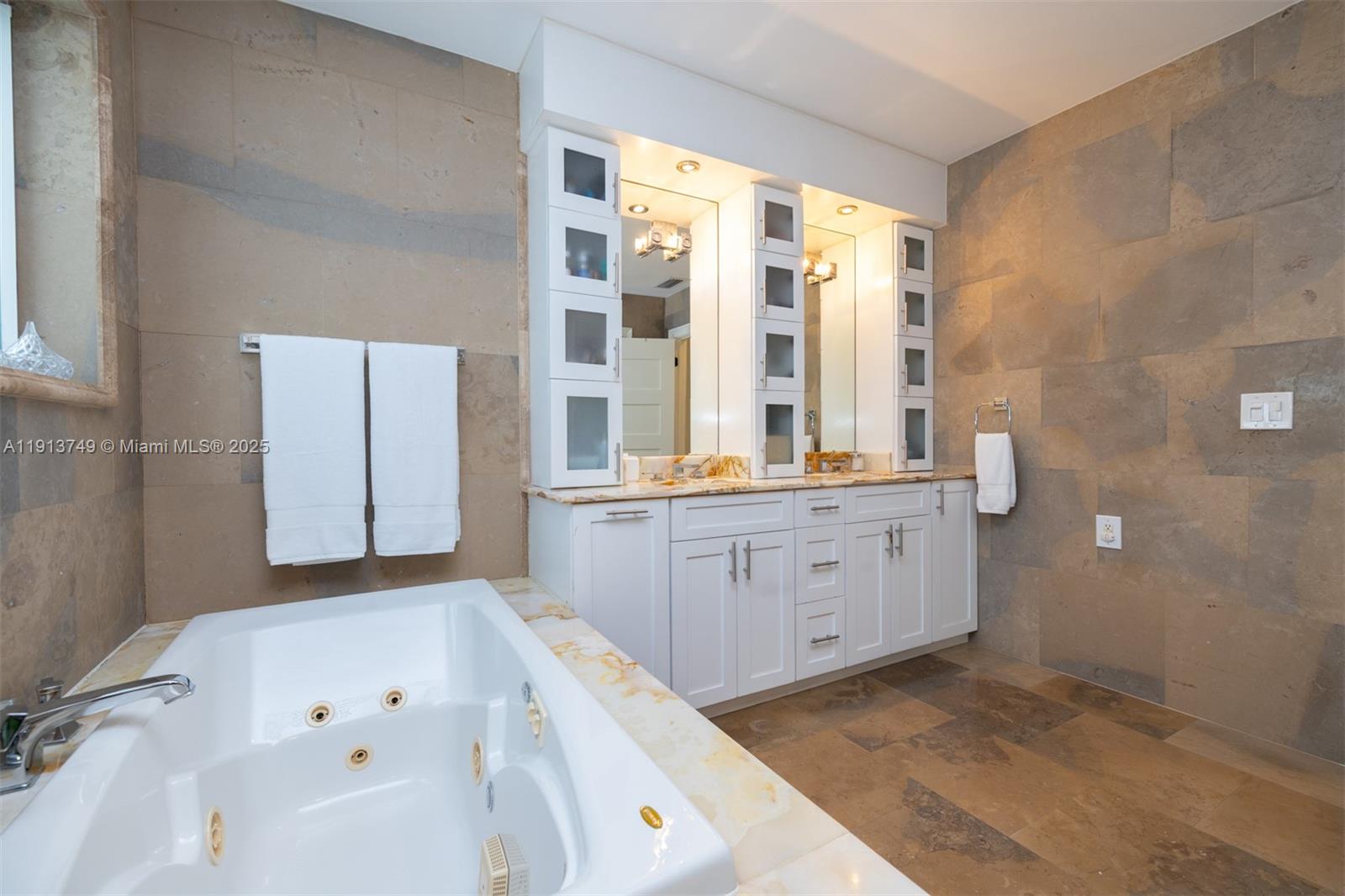 7605 SW 178th Ter Palmetto Bay, FL 33157