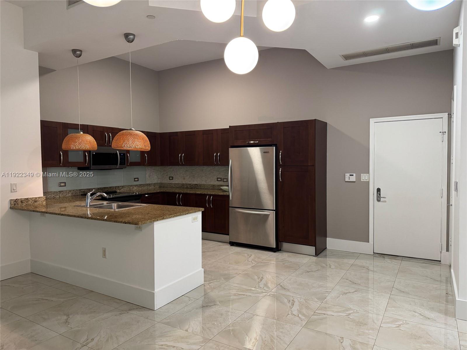 20000 E Country Clb Dr #104