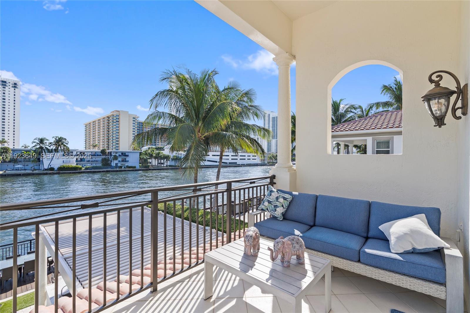 1555 Windjammer Way Hollywood, FL 33019
