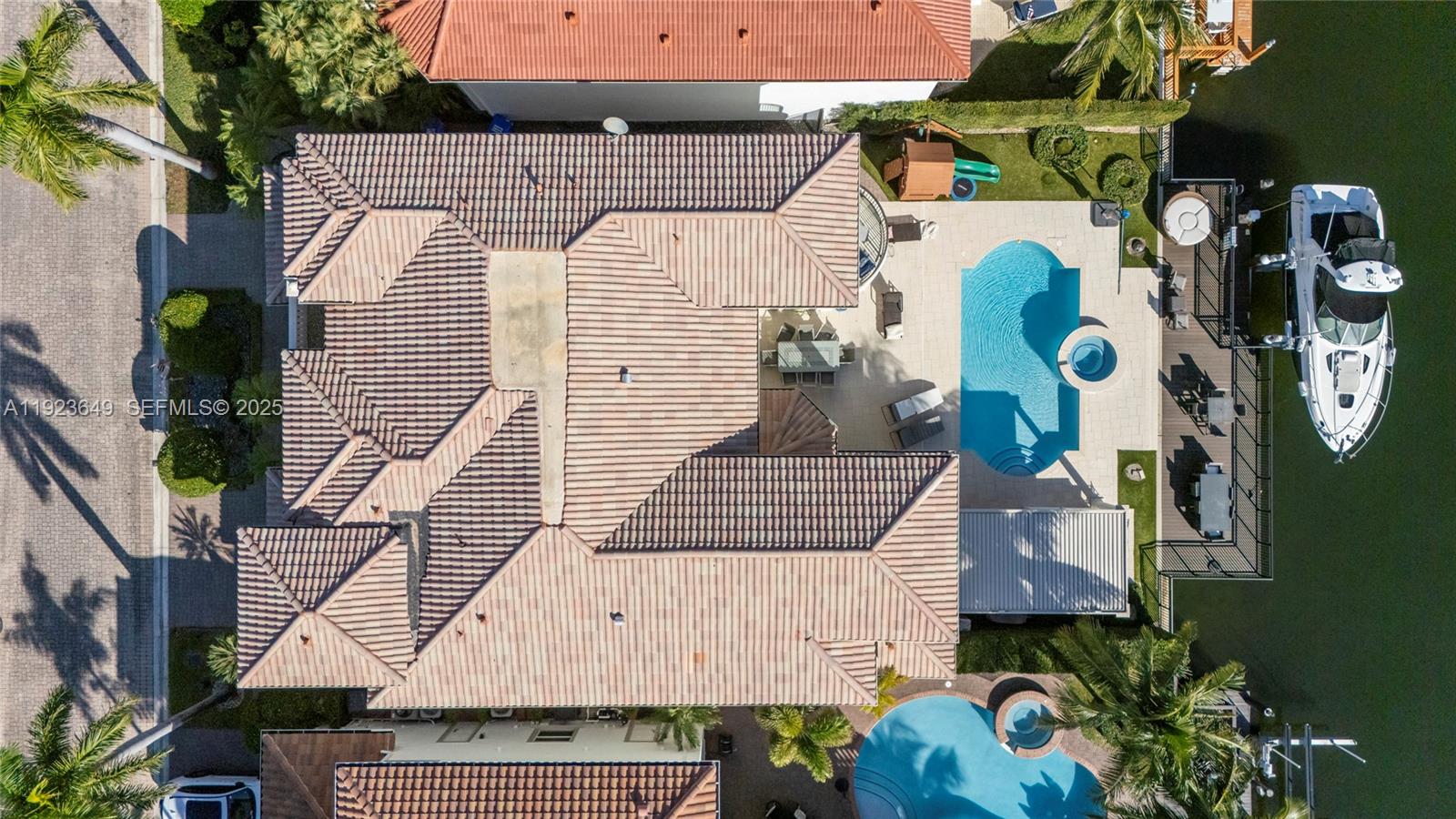 1555 Windjammer Way Hollywood, FL 33019