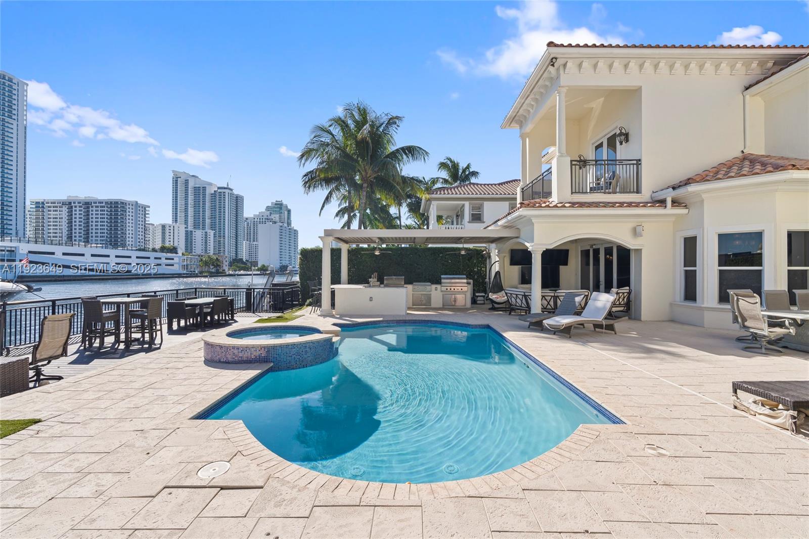 1555 Windjammer Way Hollywood, FL 33019