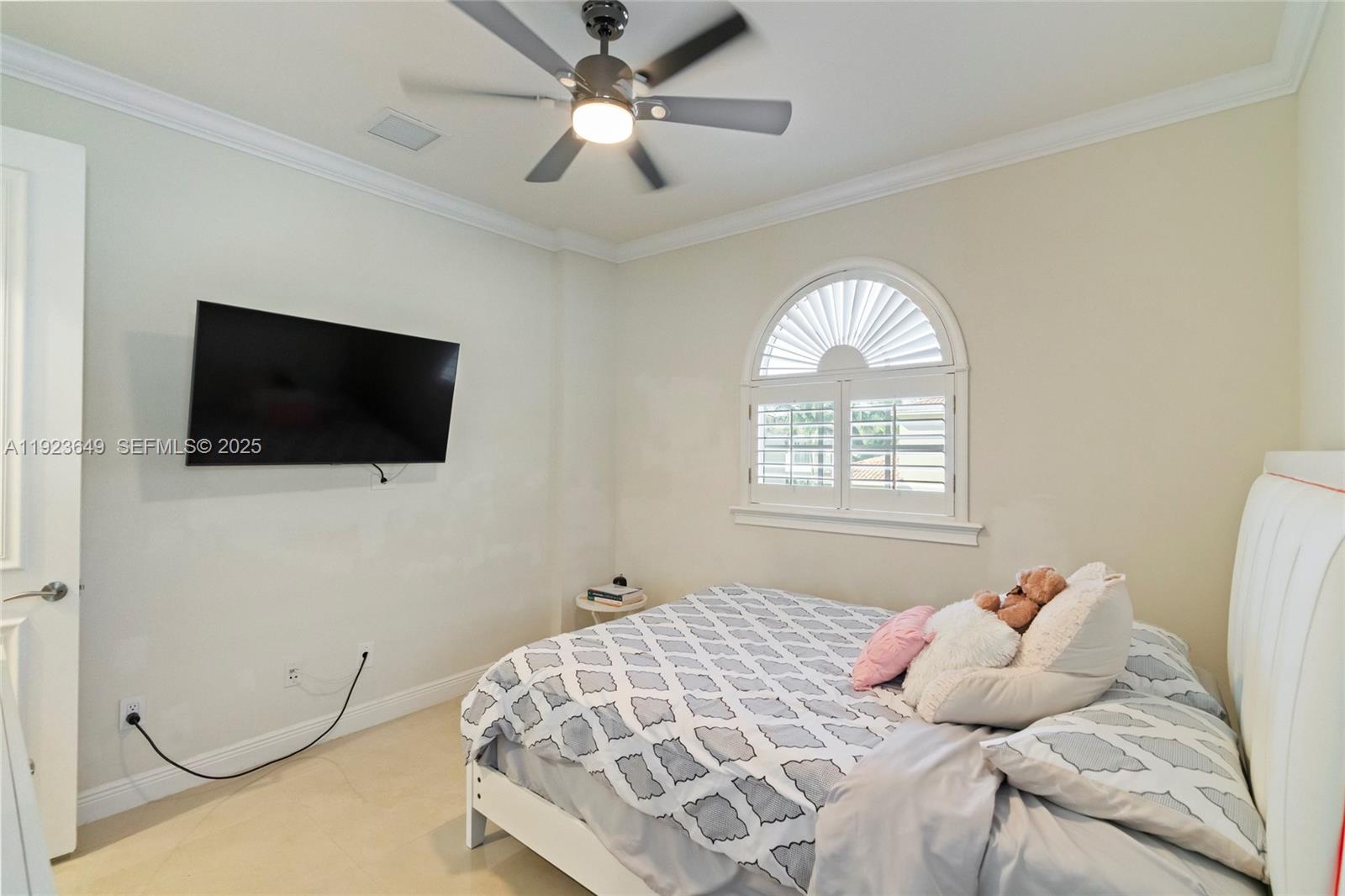 1555 Windjammer Way Hollywood, FL 33019