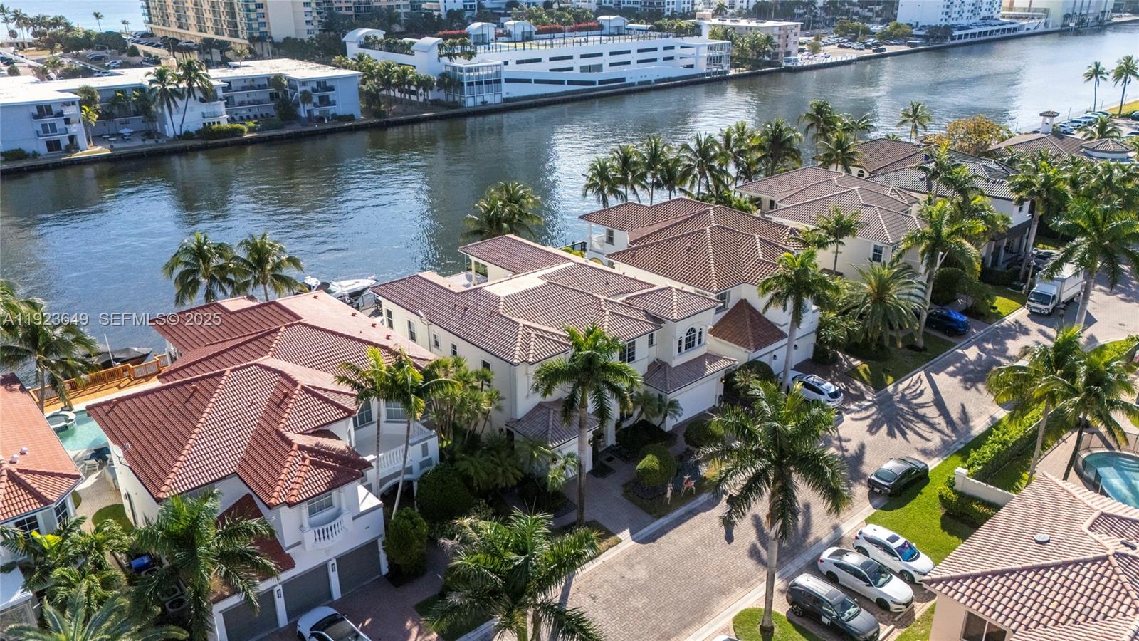 1555 Windjammer Way Hollywood, FL 33019