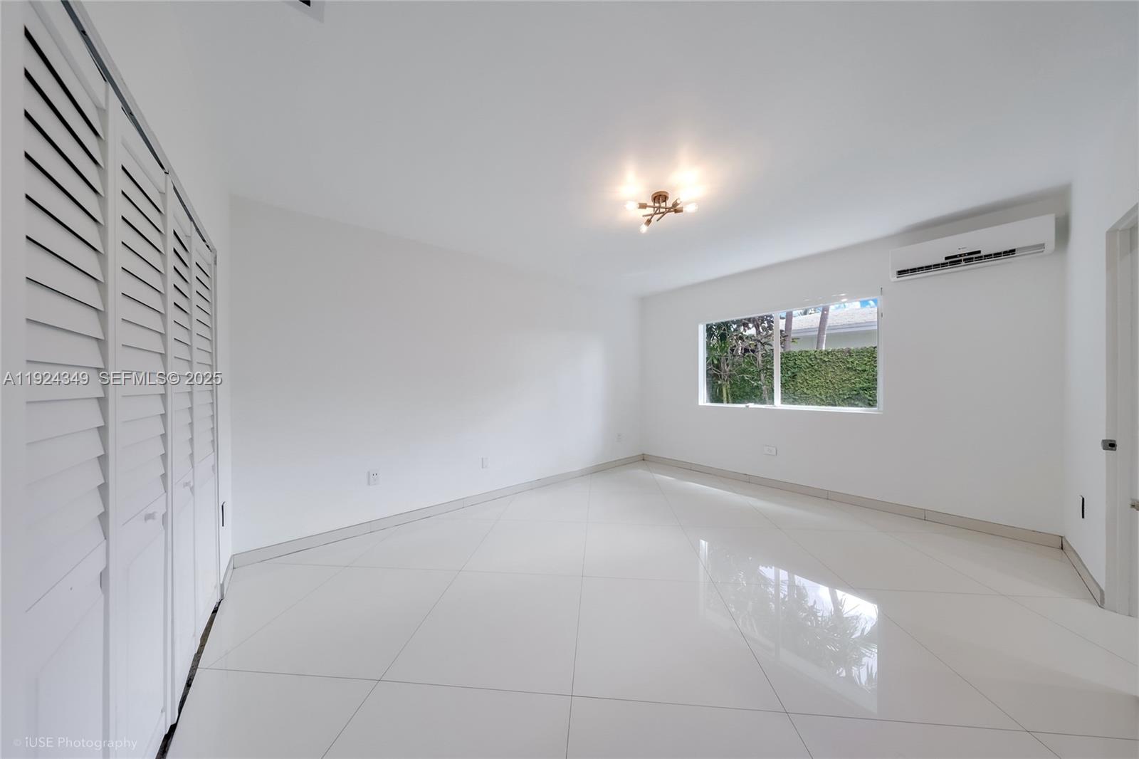 850 N Venetian Dr Miami, FL 33139