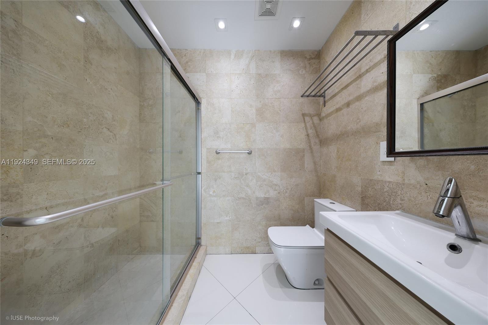 850 N Venetian Dr Miami, FL 33139