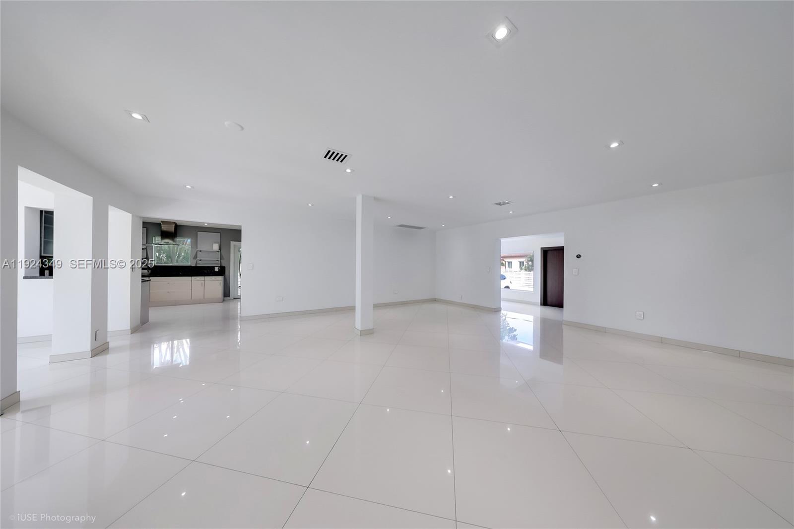 850 N Venetian Dr Miami, FL 33139