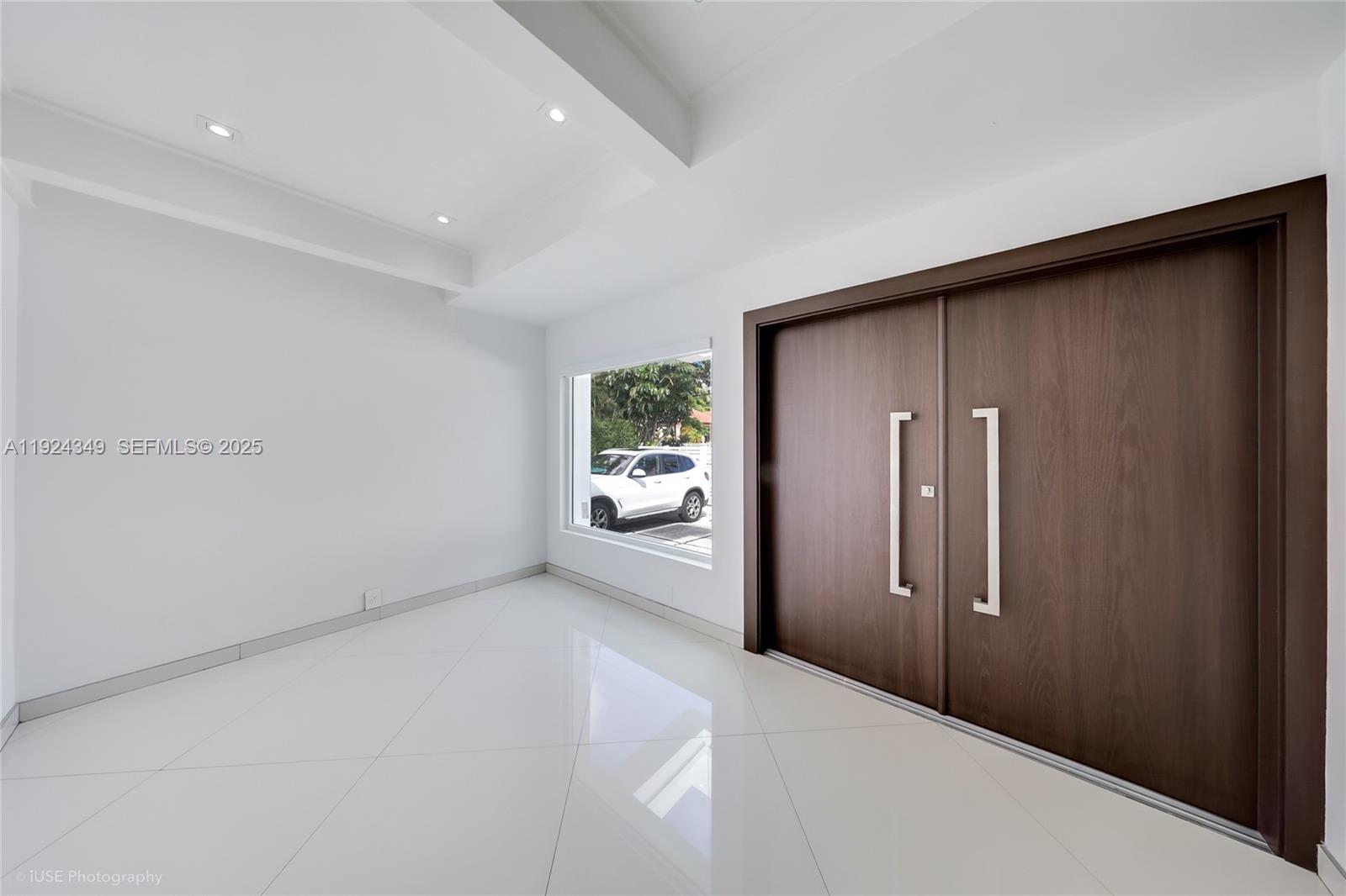 850 N Venetian Dr Miami, FL 33139