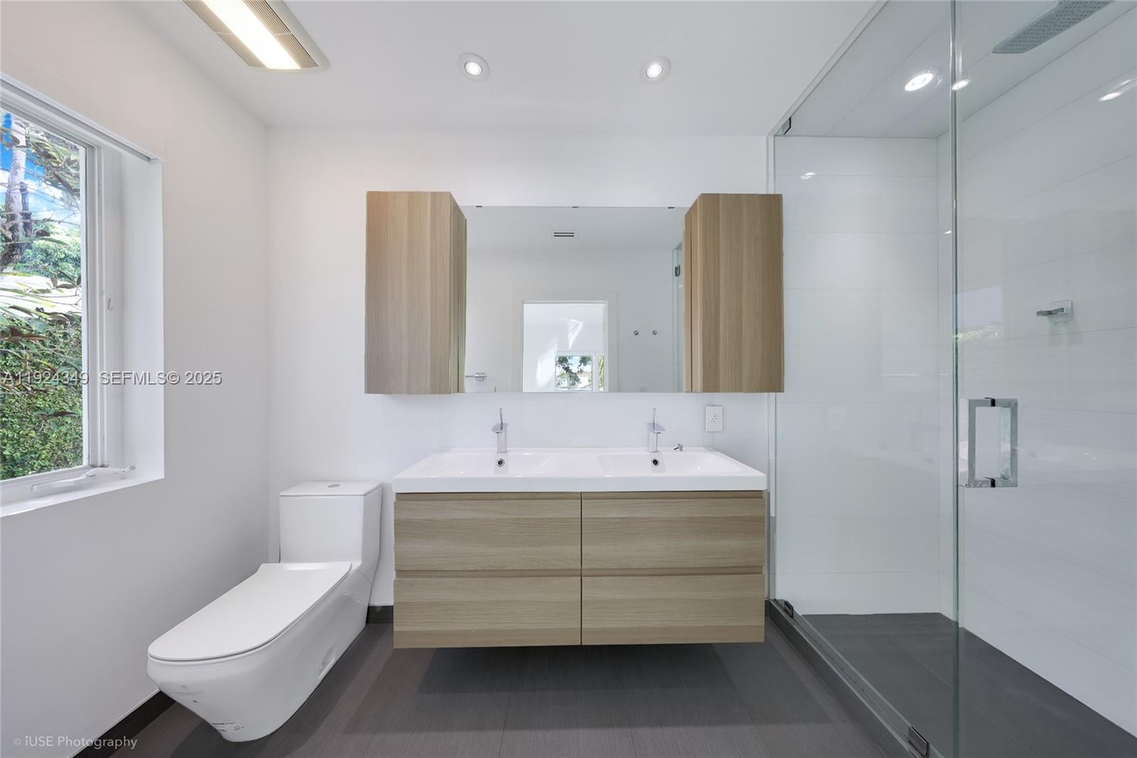 850 N Venetian Dr Miami, FL 33139