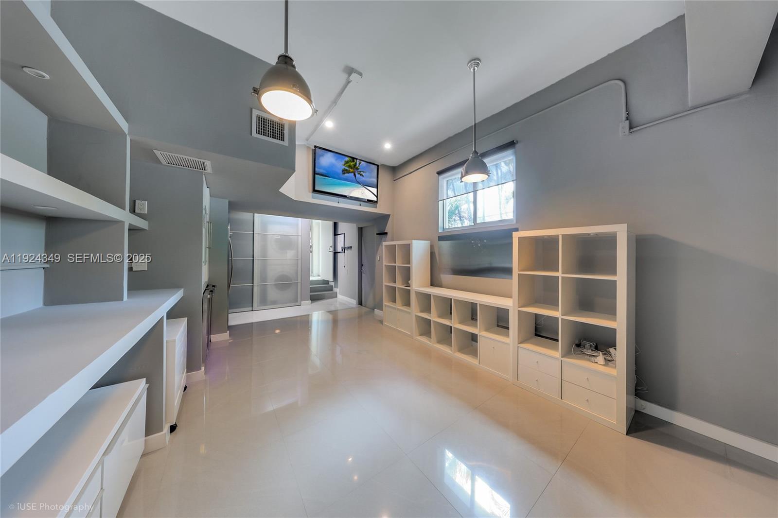 850 N Venetian Dr Miami, FL 33139