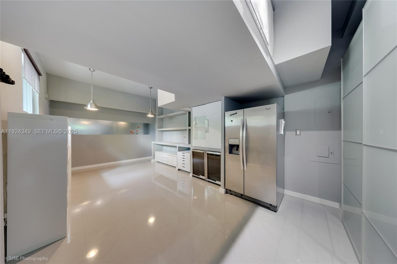 850 N Venetian Dr Miami, FL 33139