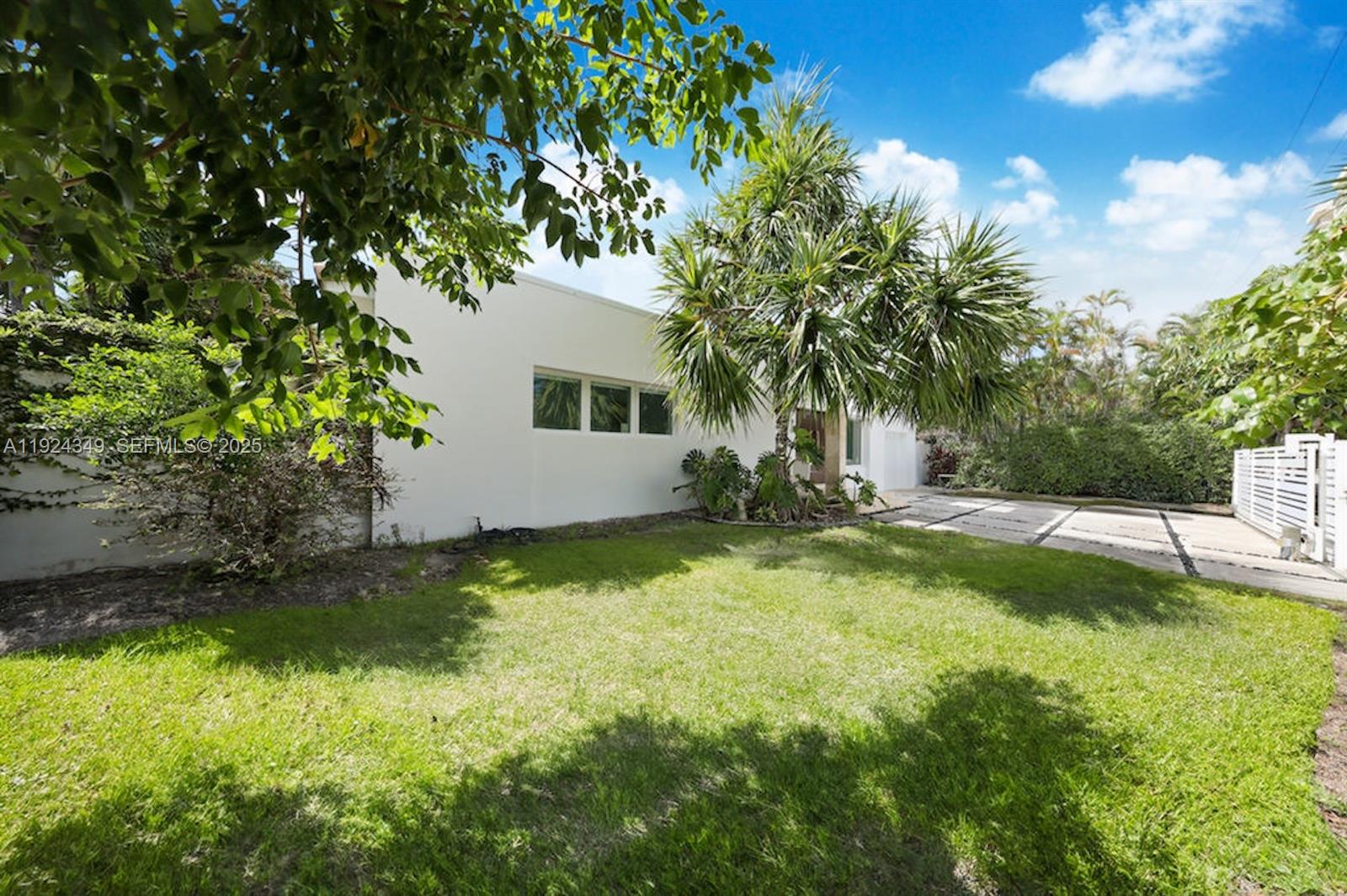 850 N Venetian Dr Miami, FL 33139