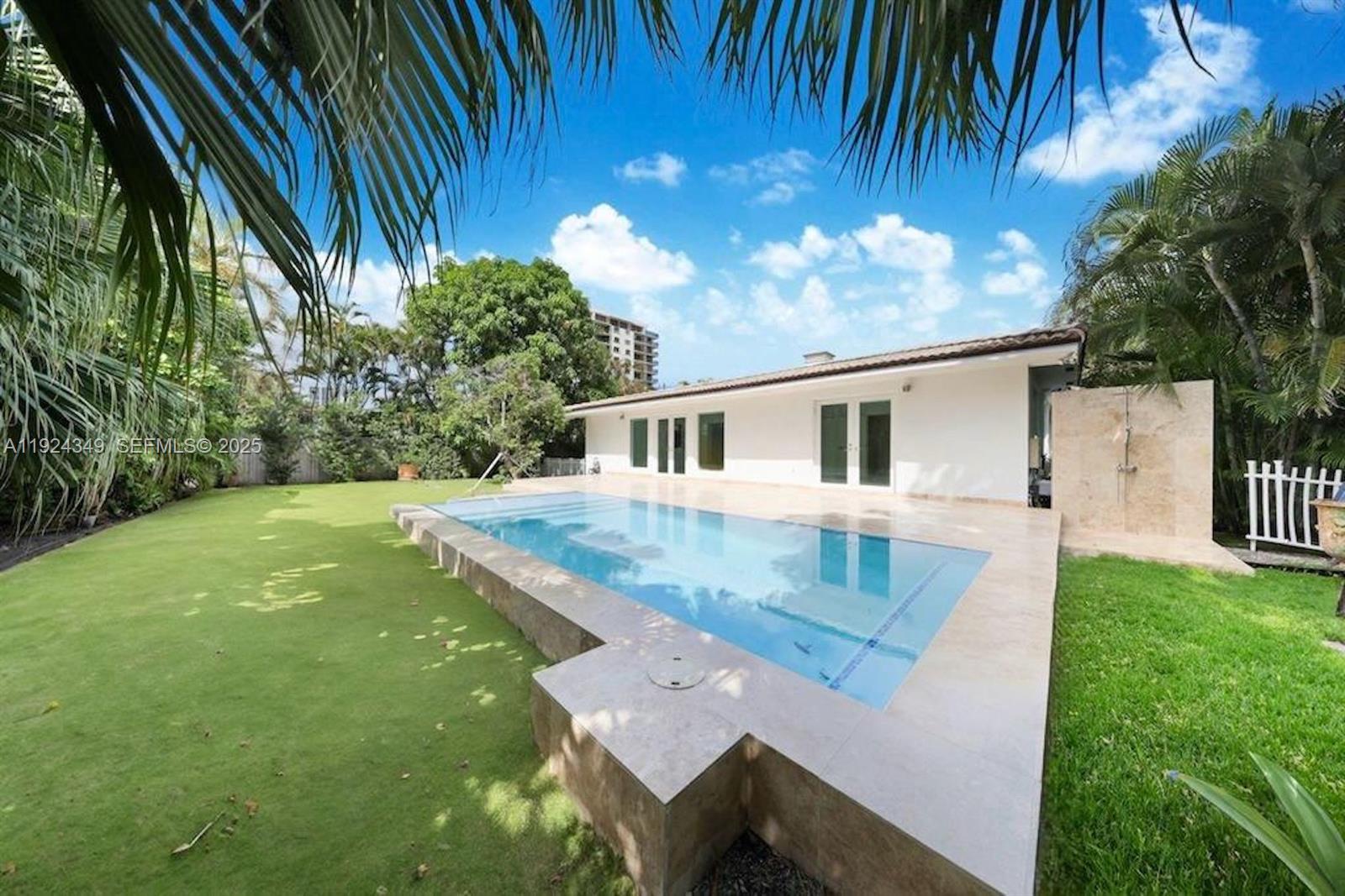 850 N Venetian Dr Miami, FL 33139