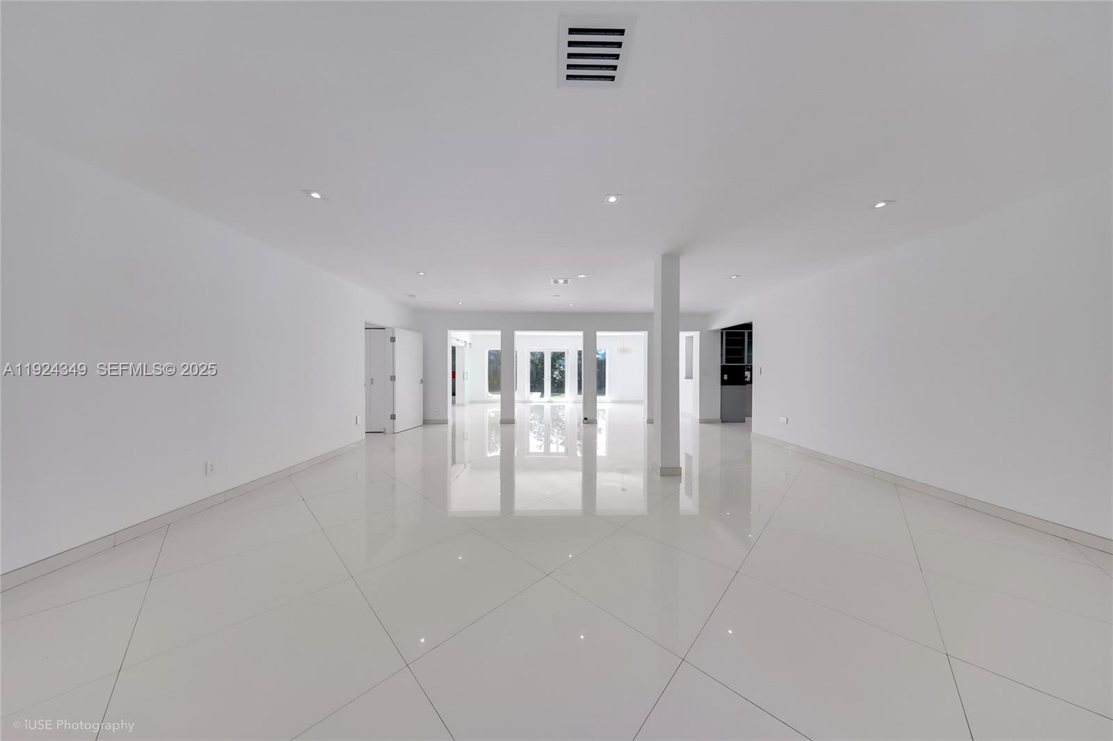 850 N Venetian Dr Miami, FL 33139