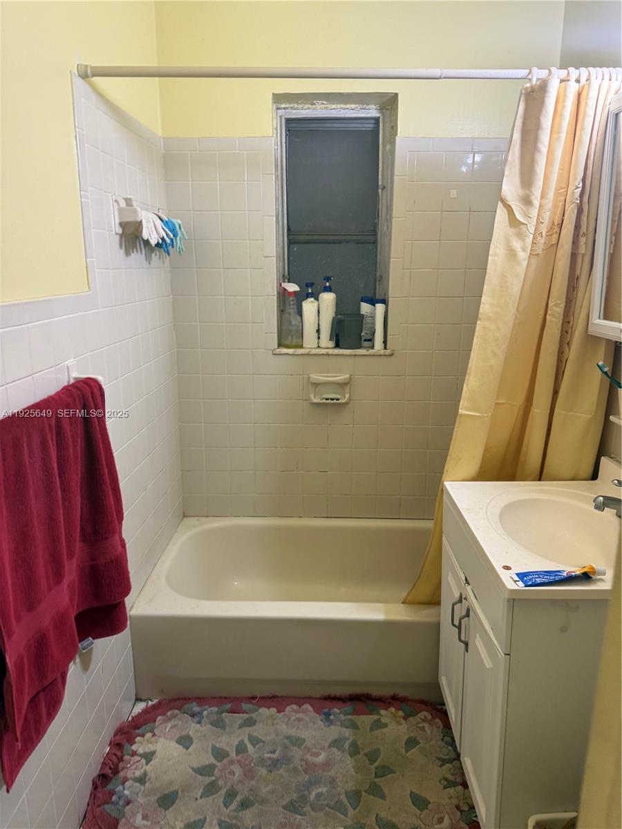 1150 NE 142nd St North Miami, FL 33161