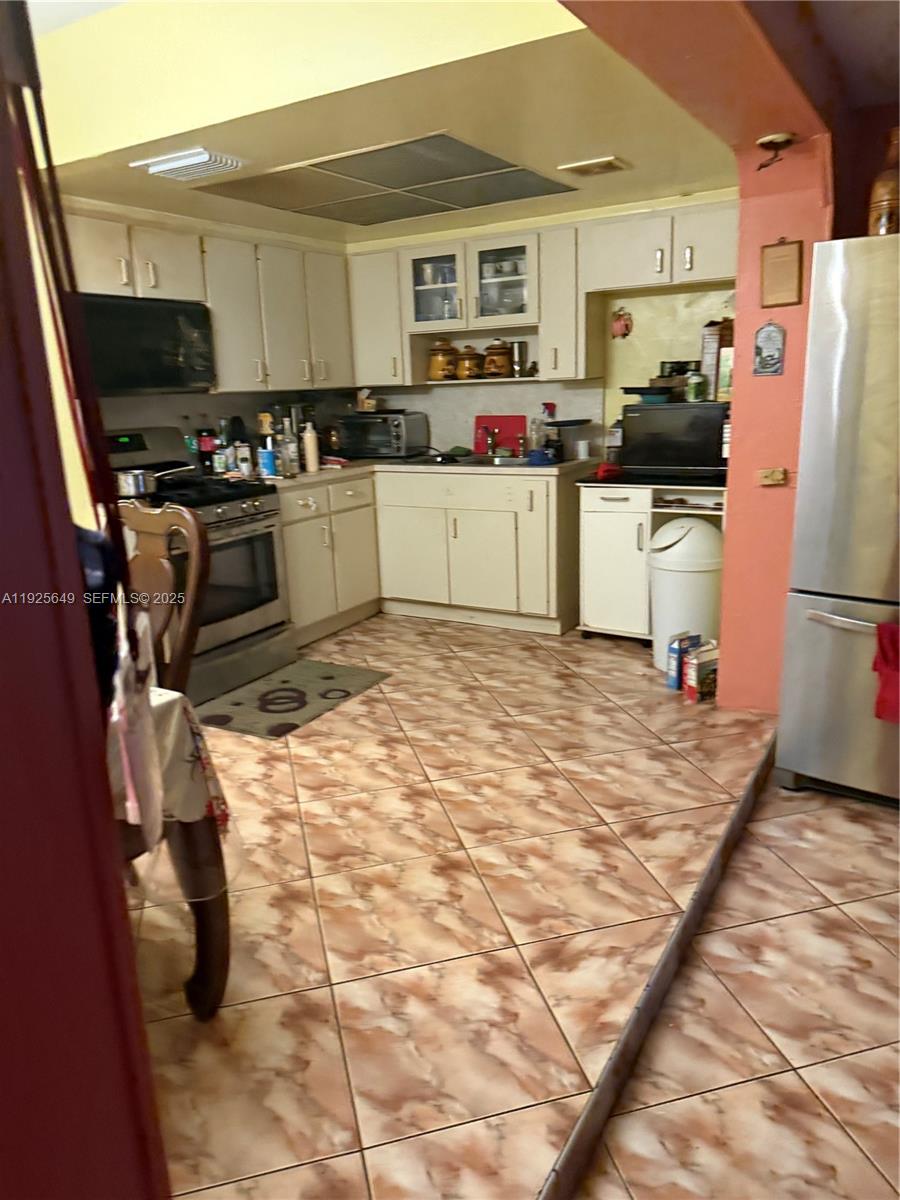 1150 NE 142nd St North Miami, FL 33161