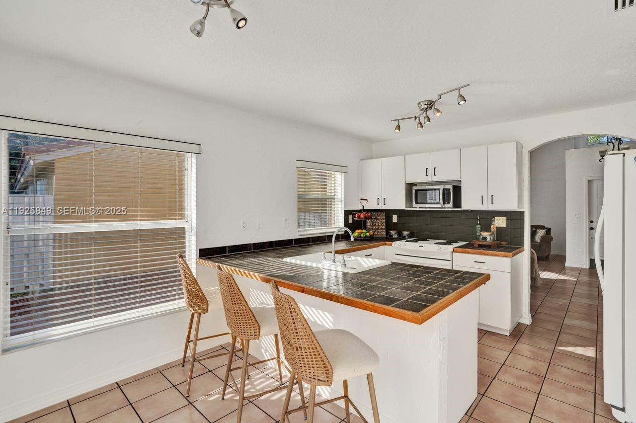 1256 NW 125th Ter Sunrise, FL 33323