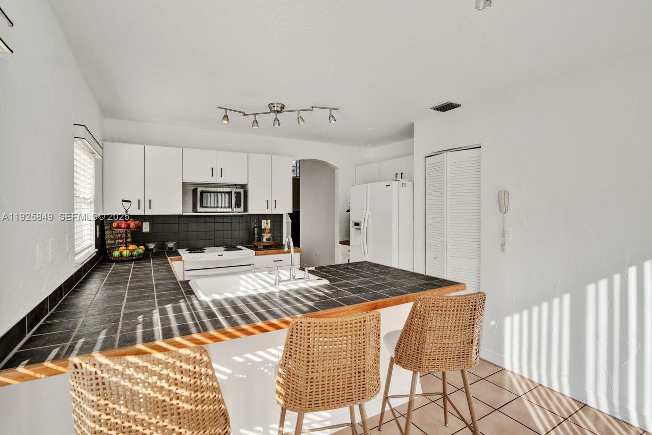 1256 NW 125th Ter Sunrise, FL 33323